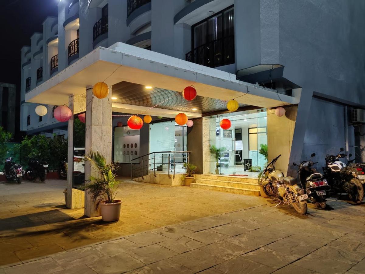โรงแรมอริสโตร โลนาวาลา ภายนอก รูปภาพ